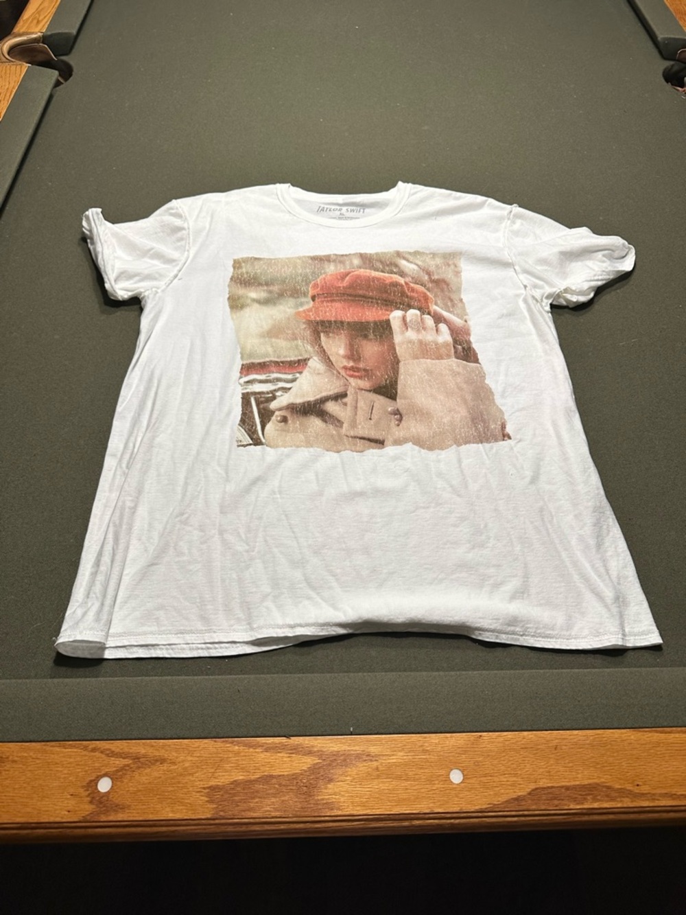 Official Taylor Swift Red Hat vintage look Tee New XL